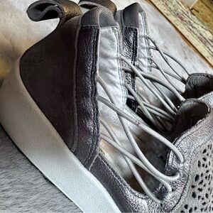 Jambu Womens Erin Floral Perforated Slip On Sneakers Shoes
Gray sz6 m